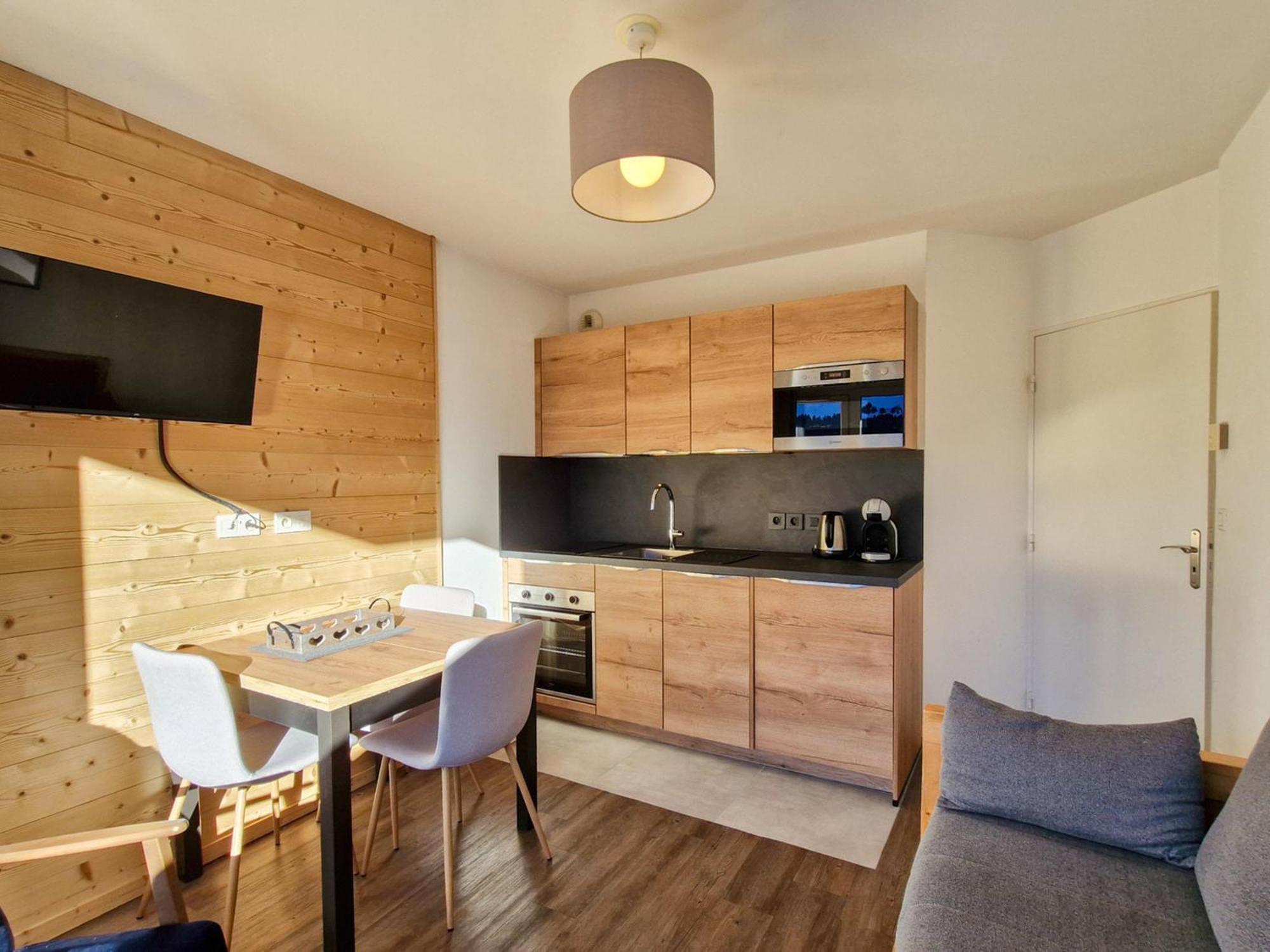 Lumineux Avec Balcon Au Centre De Foret, Parking Disponible - Fr-1-425-184 *